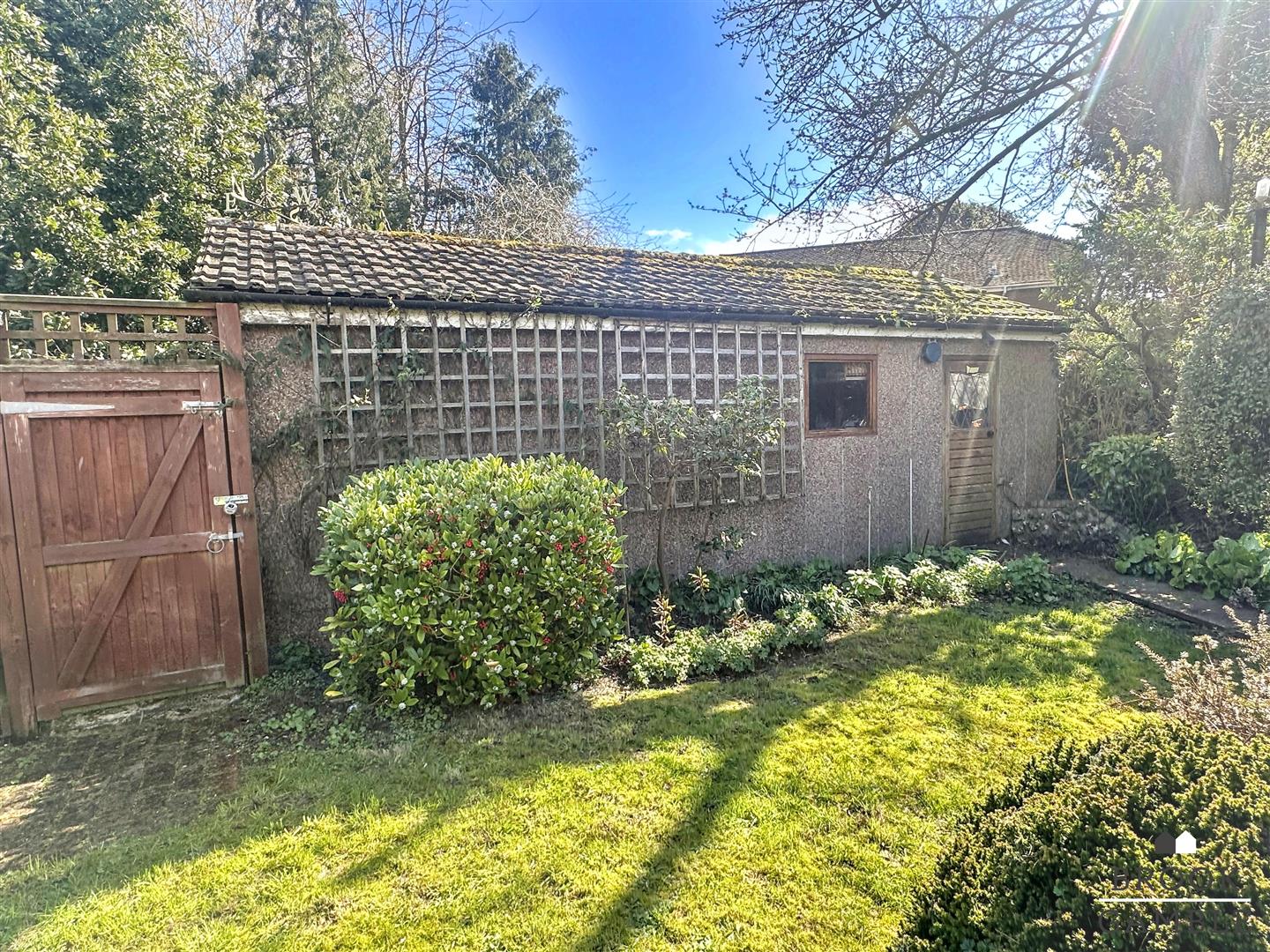 2 Bedroom House. Church Street in Eastbourne,  28